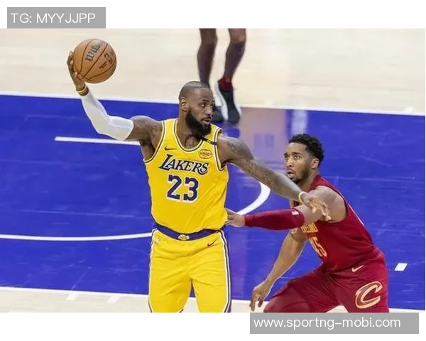 夸梅称詹姆斯防守回半场吃力进攻如火车头般迅猛 夸梅称詹姆斯防守回半场吃力进攻如火车头般迅猛