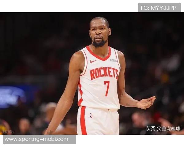 杜兰特表现稳定半场8投5中贡献11分5助攻助力球队争胜