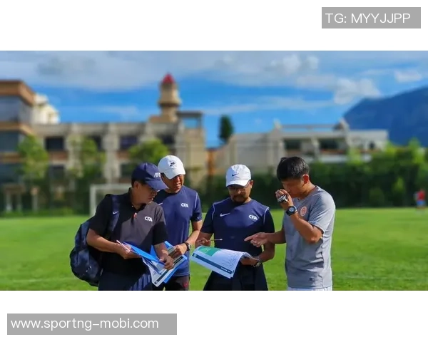 足协D级教练员培训班在上海正式开班海港俱乐部定向班迎来第十一期学员