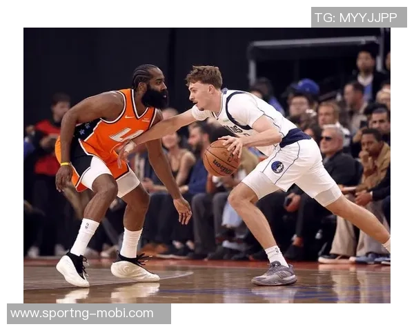 克莱首节短暂出战5分钟表现平平仅得4分助球队开局稳健 克莱首节短暂出战5分钟表现平平仅得4分助球队开局稳健